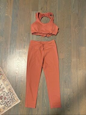 High-Rise Rust Leggings & Sports Bra Set